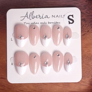 Frenchie Estrella- Uñas...