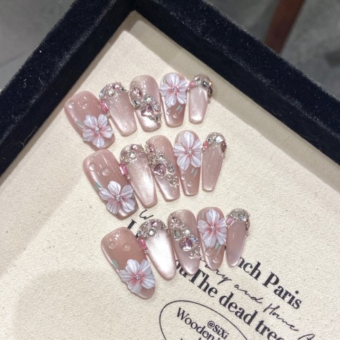 Éclosion des rêves-uñas postizas...