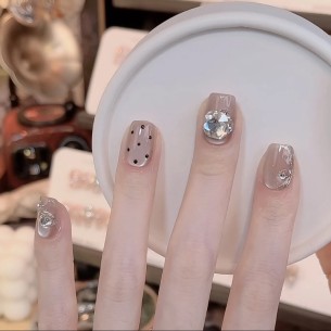 Lunares y Lazos- Uñas...