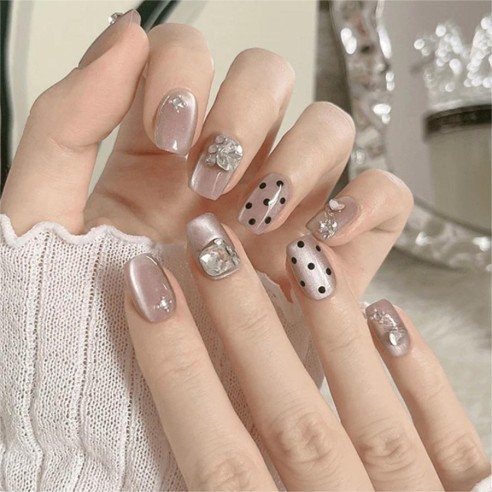 Bolinhas e Laços - Unhas Postiças...