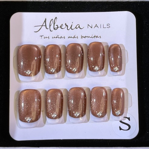 Café con Diamantes- Uñas Postizas...