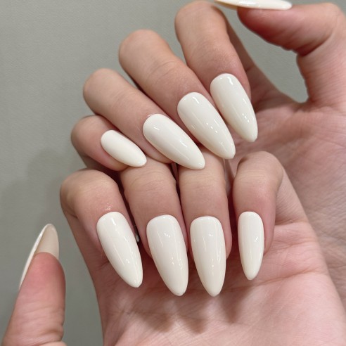 Nube de Leche- Uñas Press On
