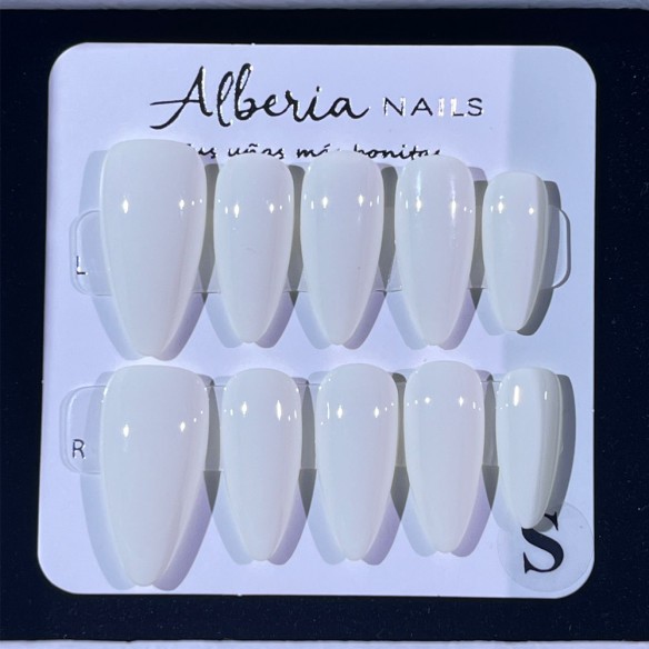 Nube de Leche- Uñas Press On